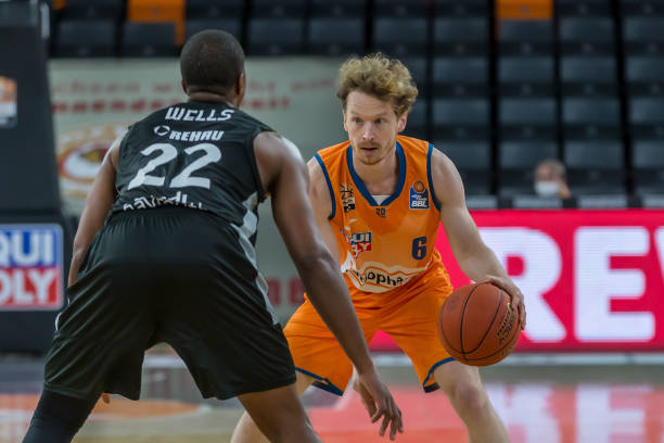 他凭借精准 他凭借精准