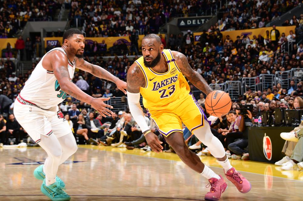 入禁区右侧 入禁区右侧